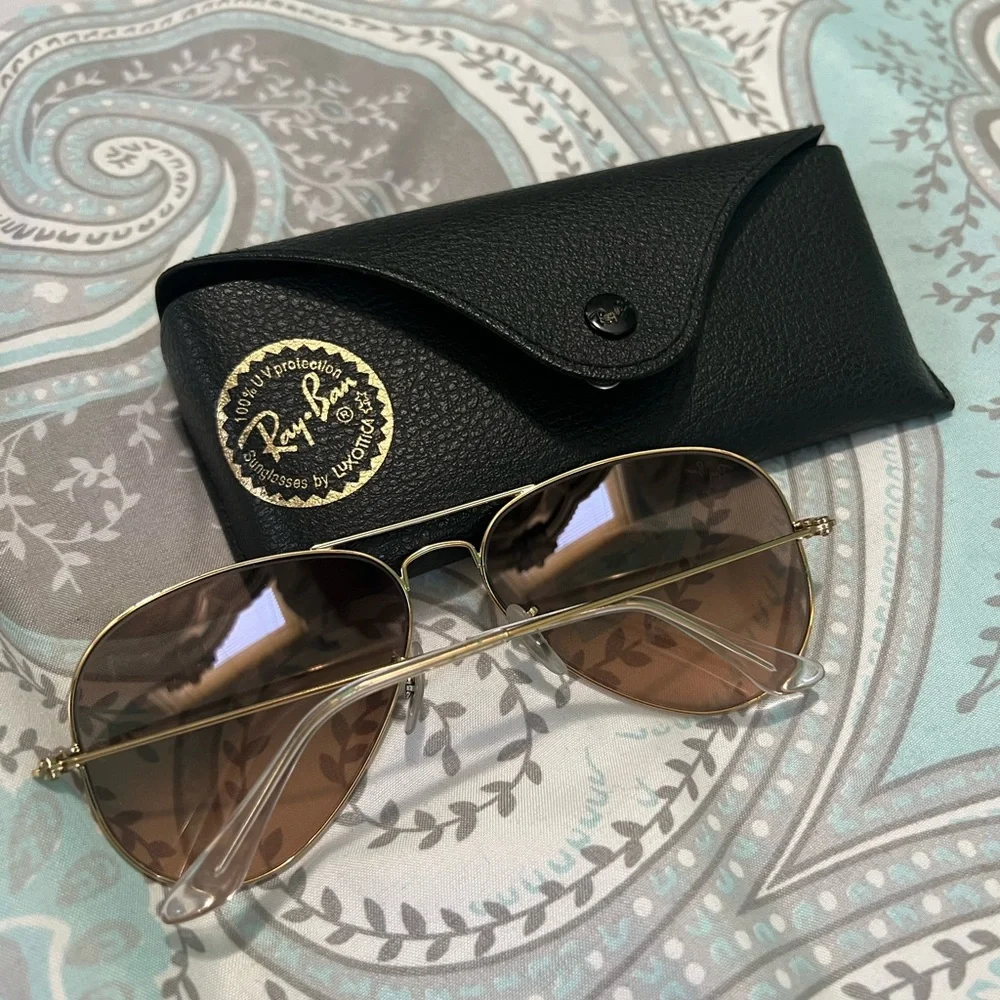 Ray-Ban Classic Aviator Sunglasses - Picture 2 of 2